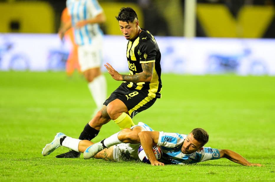 Peñarol lidera el Apertura: análisis del 3-1 ante Cerro