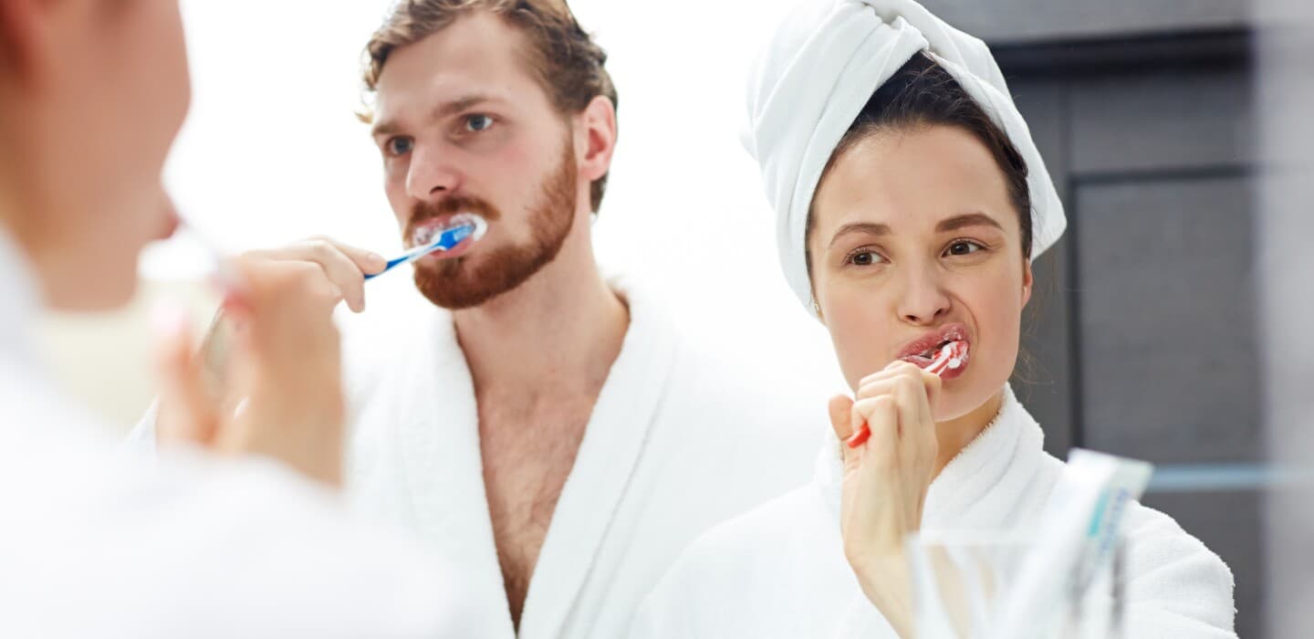 El error nocturno que daña tu esmalte dental sin que lo notes