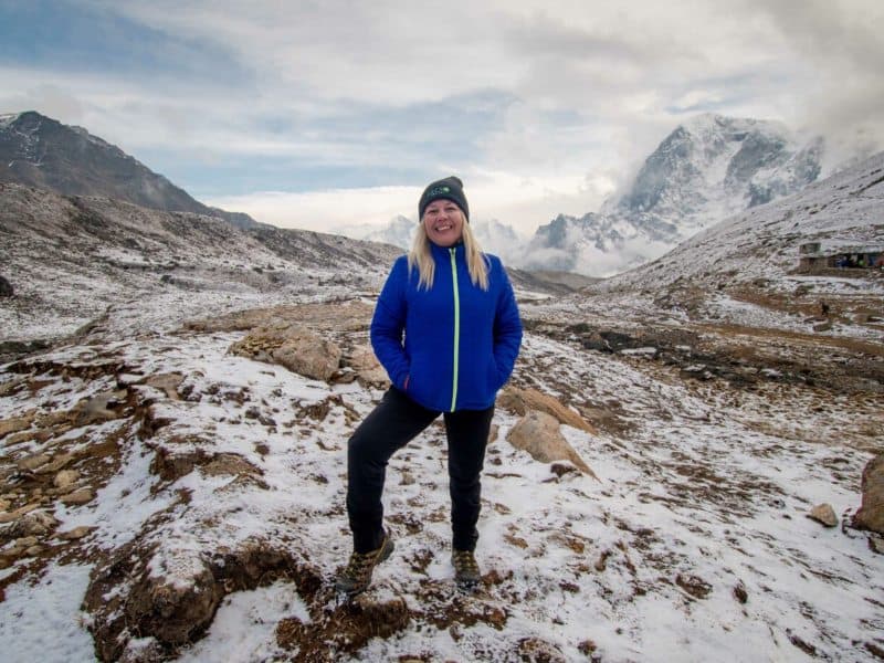 Alpinista salvadoreña conquista Everest y lidera turismo aventura