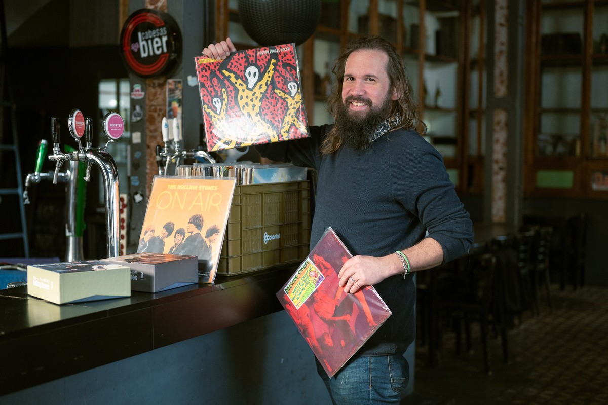 El coleccionista de Stones que espera el vinilo para escuchar el disco nuevo