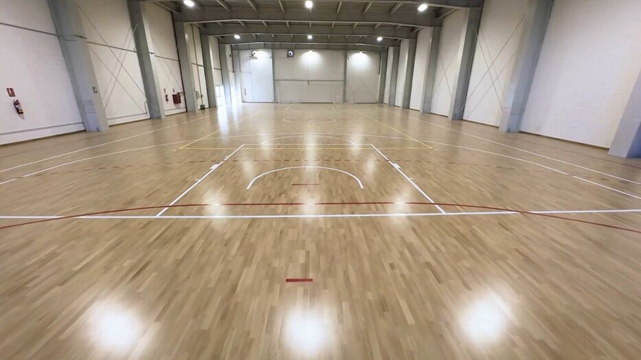 Elbio Fernández estrena polideportivo y apuesta a una educación integral
